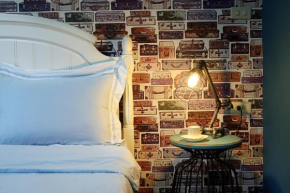 Гостиница Earth Village B&B  Хуален
